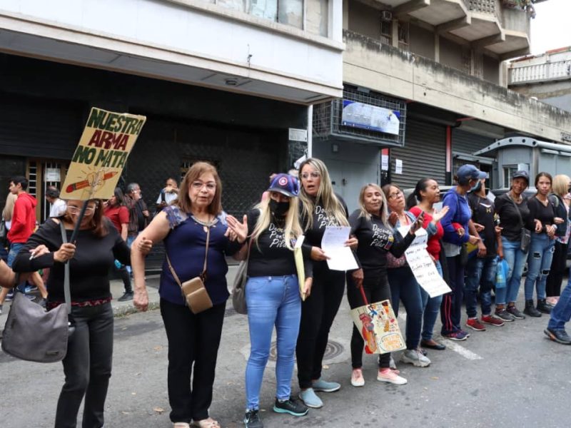 Docentes protestan frente a la Inspectoría del Trabajo