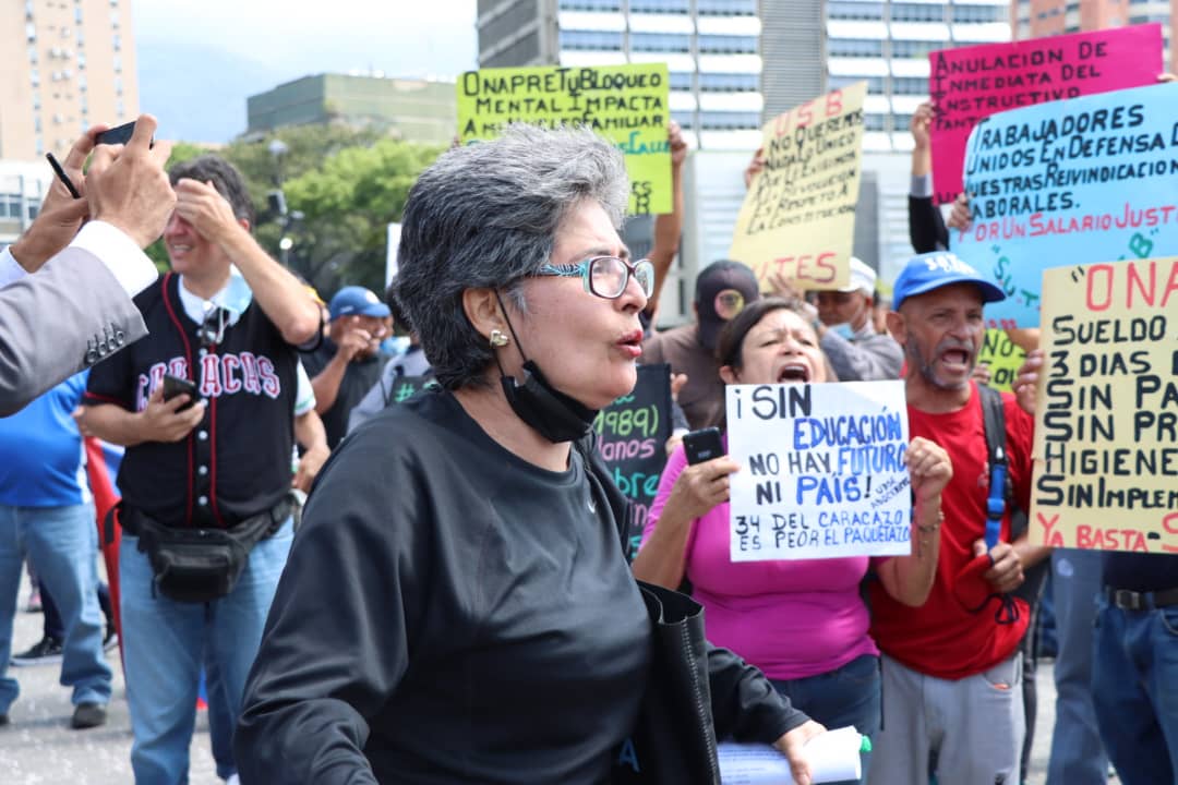 Empleados públicos protestan en Plaza Venezuela