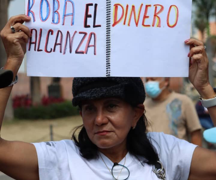 Empleados públicos protestan en Plaza Venezuela