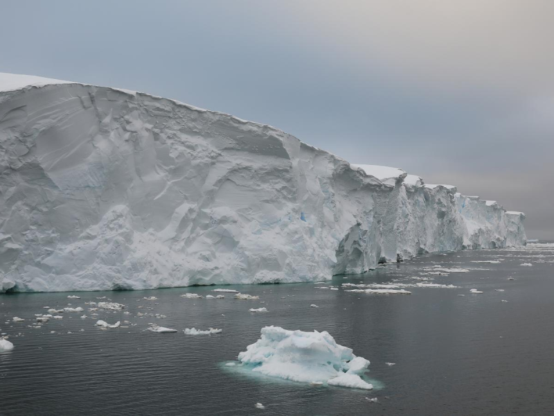 Los glaciares de la península Antártica aceleran su movimiento en verano