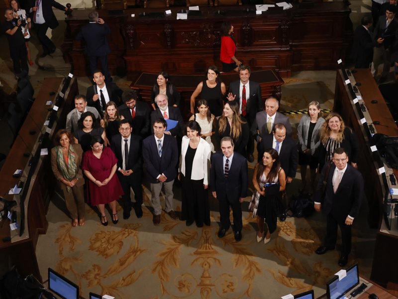 Nuevo proceso constituyente arranca en Chile con el comité de expertos
