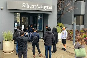 Fuertes caídas en bancos estadounidenses tras colapso del SVB