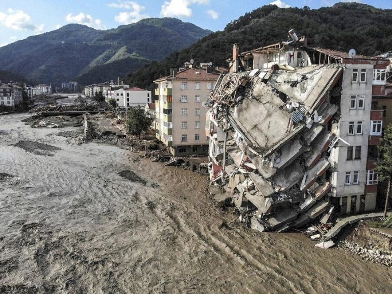Cinco muertos por inundaciones en Turquía en zonas afectadas por los terremotos