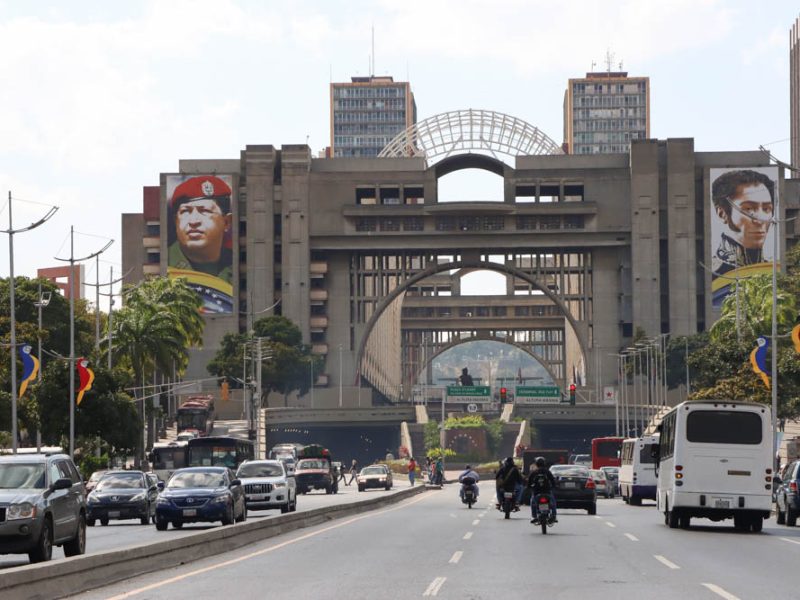 Desfalco a la nación por corrupción ronda los 550 mil millones de dólares, según oposición