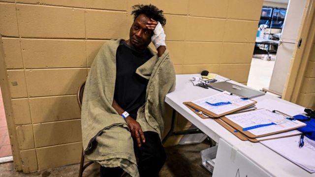 Hombre herido en una clínica en Rolling Fork, en Mississippi.