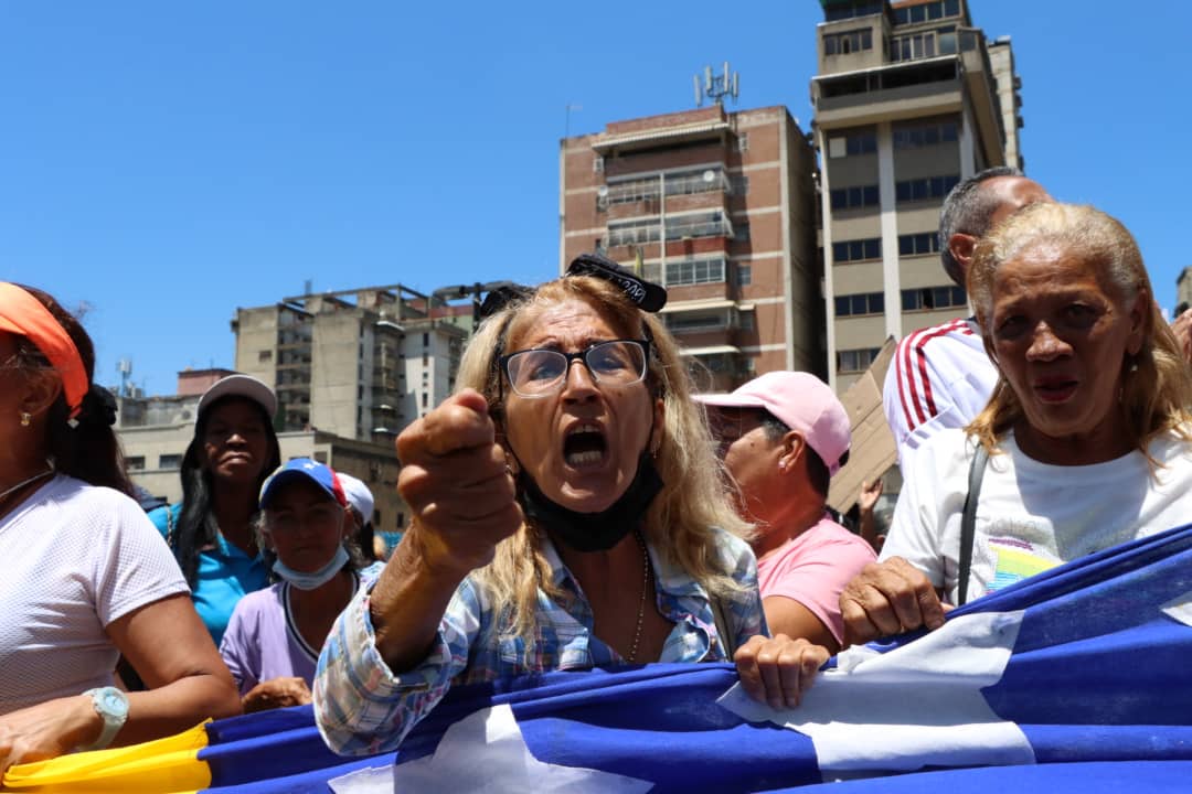 Docentes marchan en Caracas y denuncian retención de autobuses