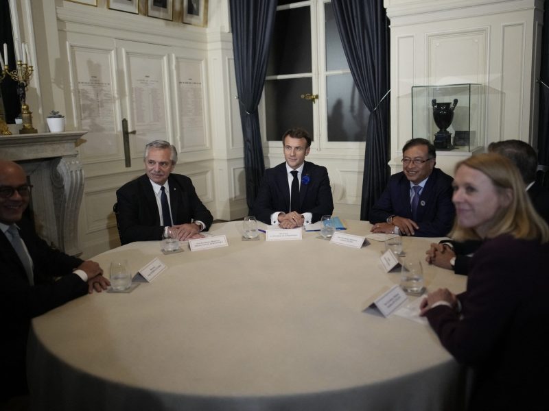 Iniciativa de Petro no busca sustituir la mesa de negociación de México, según delegados de la Plataforma Unitaria