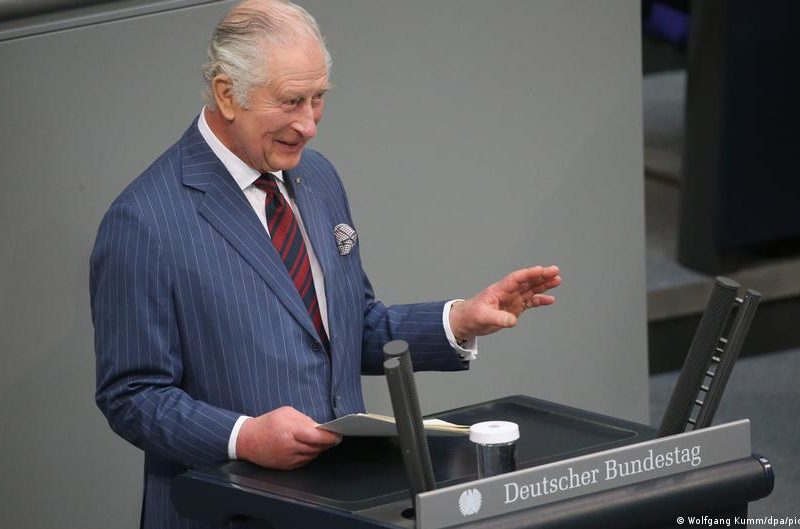 Carlos III: invasión rusa "amenaza la seguridad de Europa"