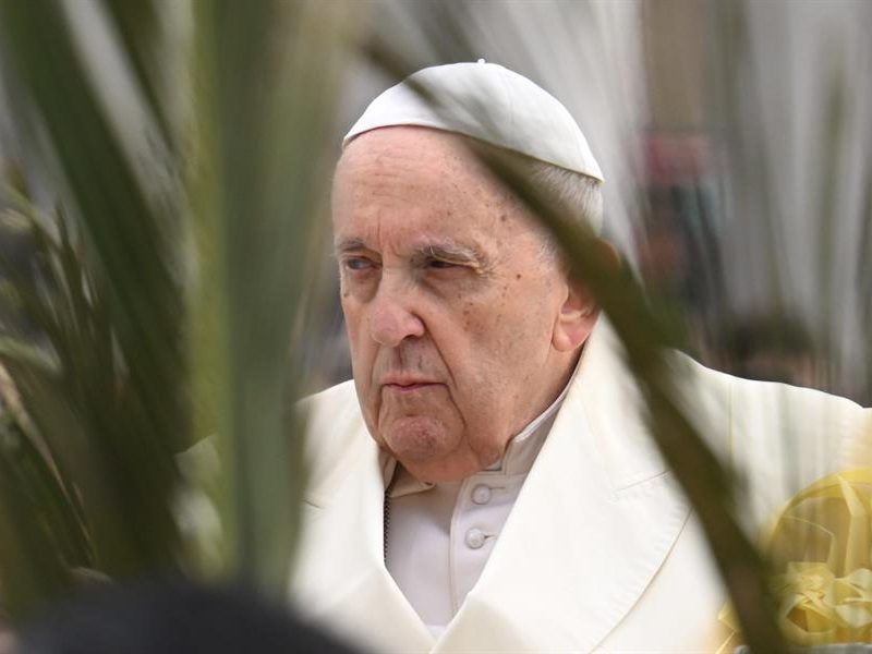 El papa, en su reaparición en Domingo de Ramos: "Nadie puede ser marginado"