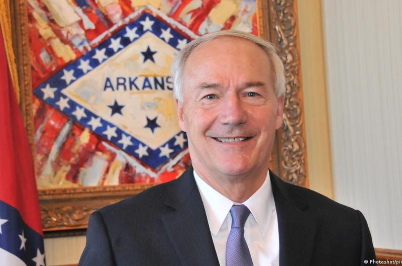 Exgobernador republicano Asa Hutchinson lanzará su candidatura a la Presidencia de Estados Unidos