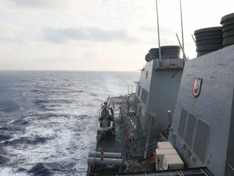 Estados Unidos envía a un destructor a aguas disputadas por China