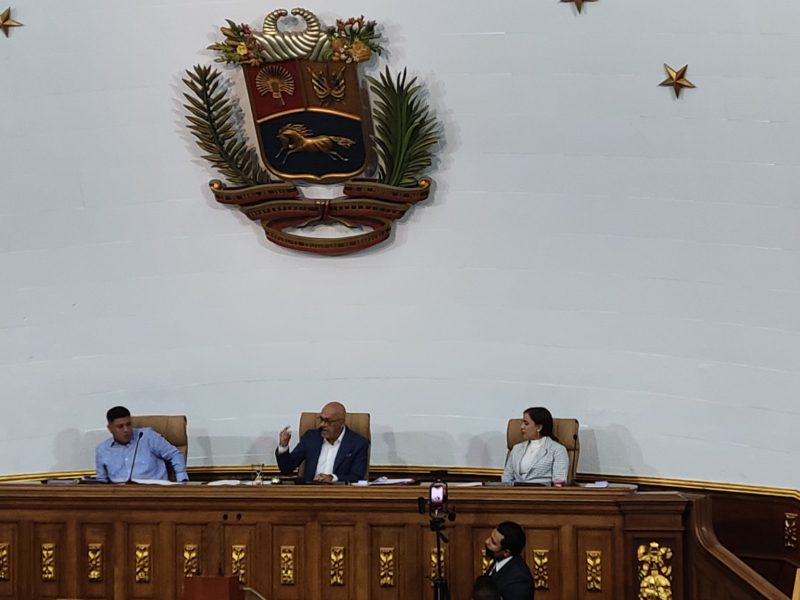 Rodríguez propone al CNE que exija disculpas a oposición por ofensas contra Lucena antes de asistir primarias