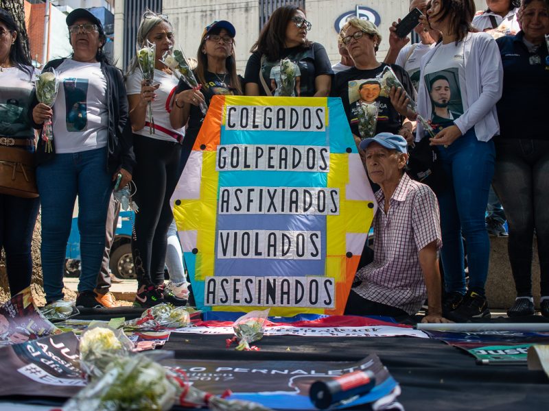 Protesta familiares de víctimas de protestas de 2017 Caracas Venezuela