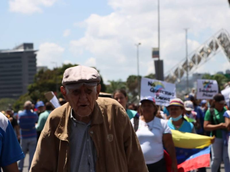 Las dudas sobre los ajustes de bonos de guerra económica y alimentación