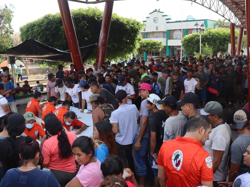 Autoridades mexicanas disuelven "Viacrucis" migrante con entrega de visas