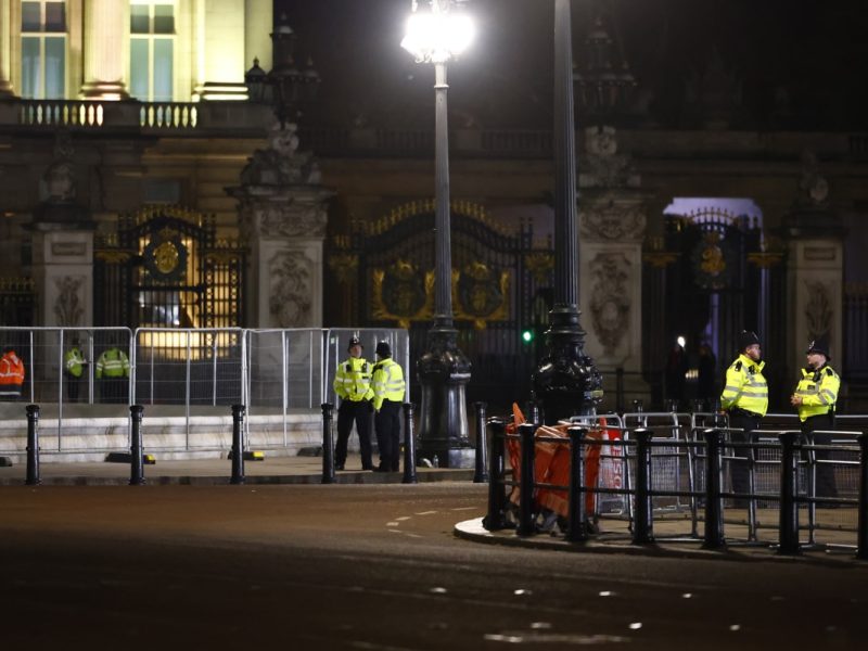 Detenido un hombre frente al Palacio de Buckingham