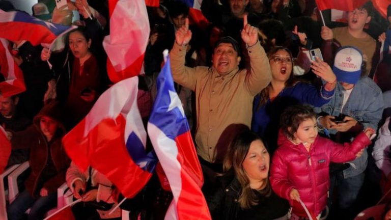 La derecha logra una amplia victoria electoral en Chile y comandará el proyecto de la nueva Constitución