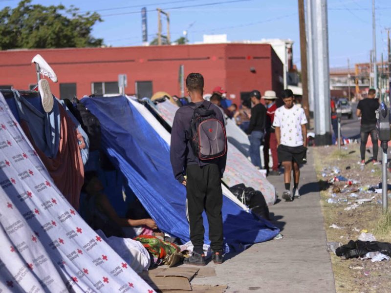 Ciudades fronterizas registran alto número de migrantes en vísperas del levantamiento del Título 42