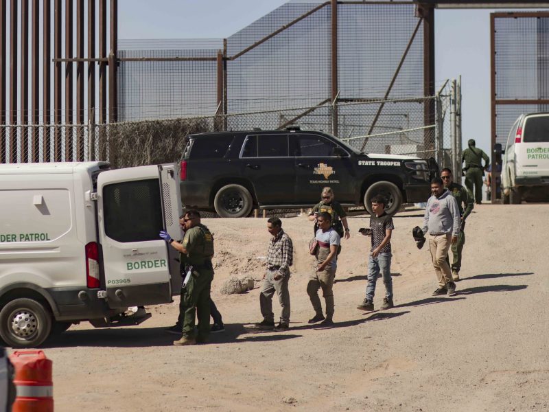 Grupos proinmigrantes presentan una demanda legal contra nuevas normas de asilo en EEUU