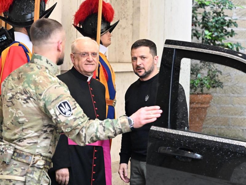 Zelenski llega al Vaticano para reunirse con el papa Francisco