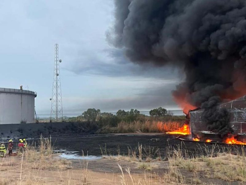 Se incendia tanque de almacenamiento de crudo de Pdvsa en Zulia por impacto de un rayo