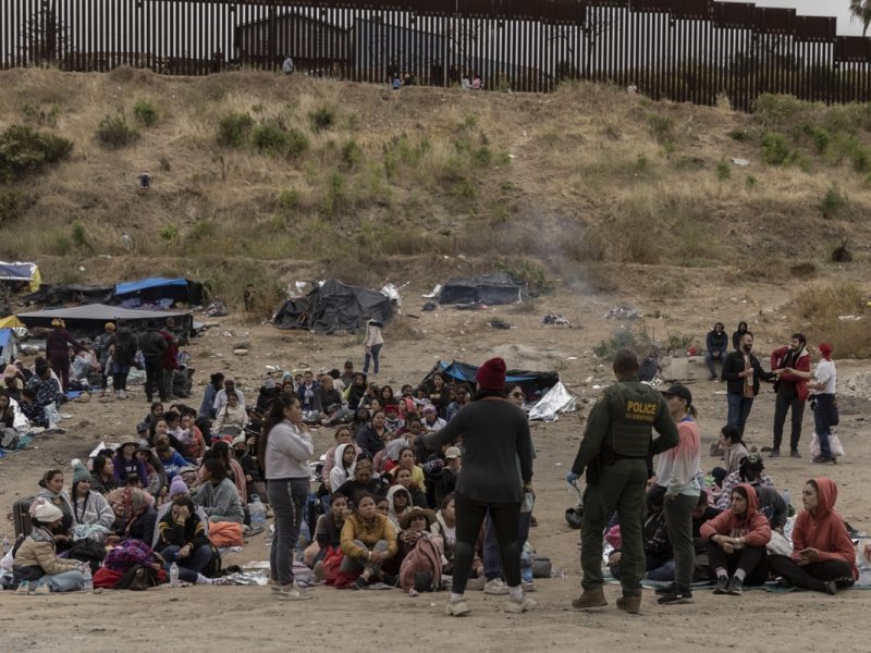 Aumenta el cruce de inmigrantes en EE.UU. al expirar el Título 42