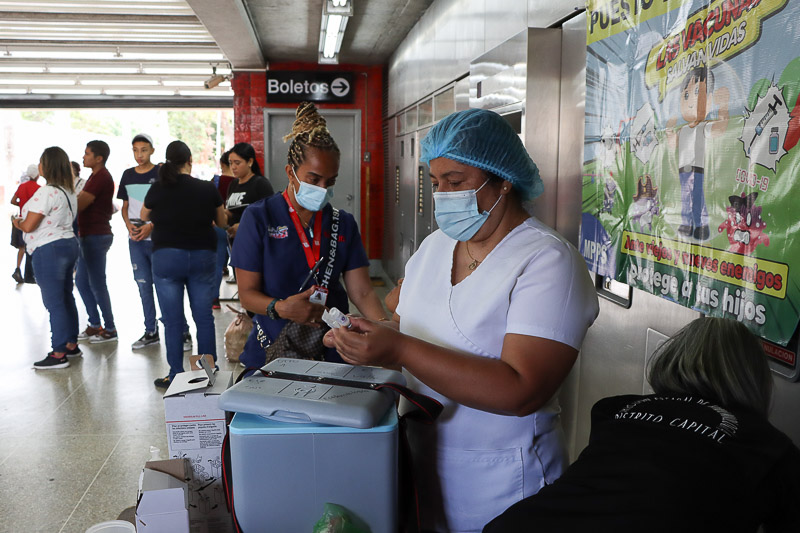 Jornada de vacunación en las estaciones del metro (Mairet Chourio)