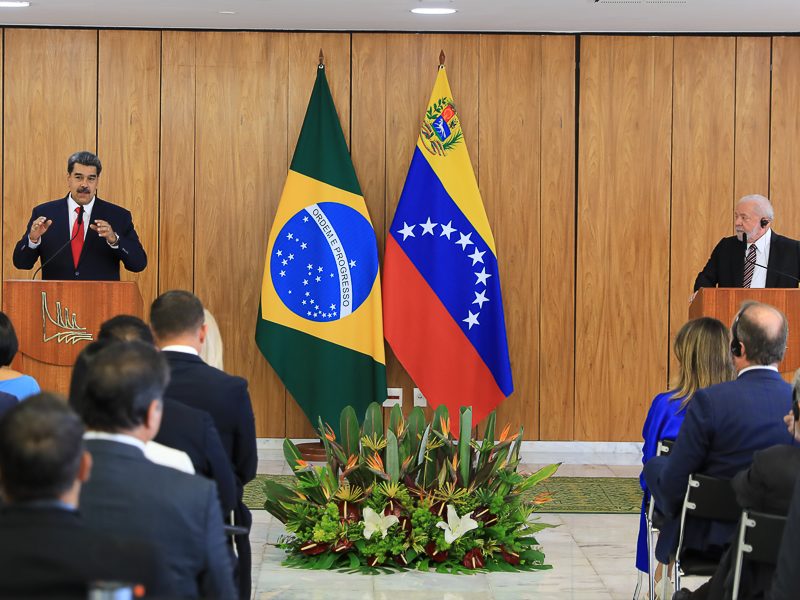 «Lula» Da Silva y Maduro anuncian restablecimiento de cooperación eléctrica y militar