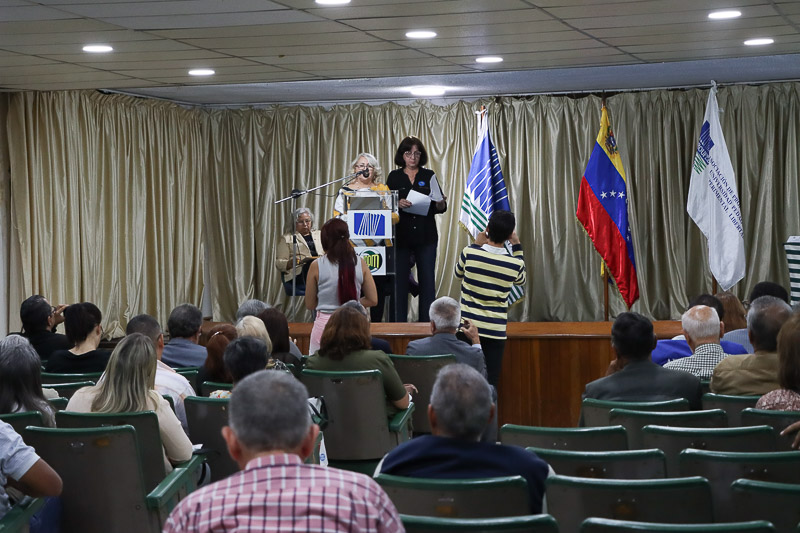 Asociaciones de profesores se unen para "Luchar por la educación democrática"
