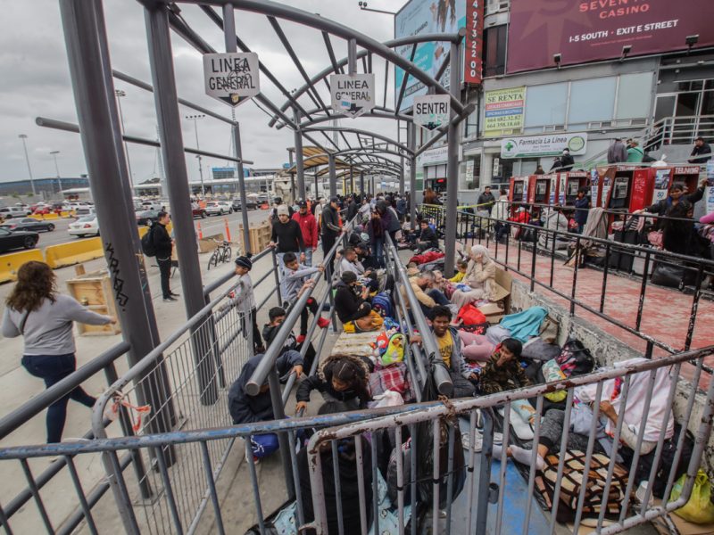 Aumenta llegada de migrantes a la mexicana Tijuana y EE.UU. los recibe a cuentagotas