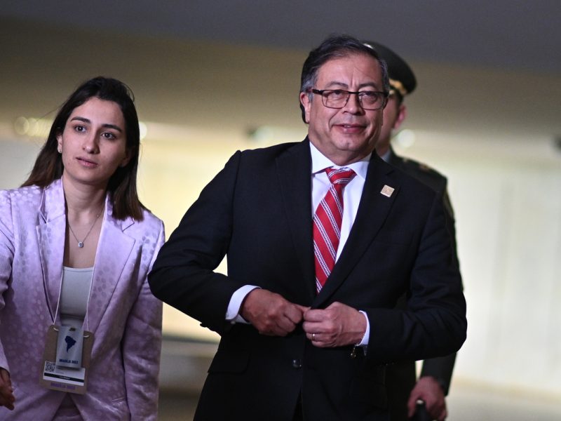 Gustavo Petro Laura Sarabiaescuchas ilegales