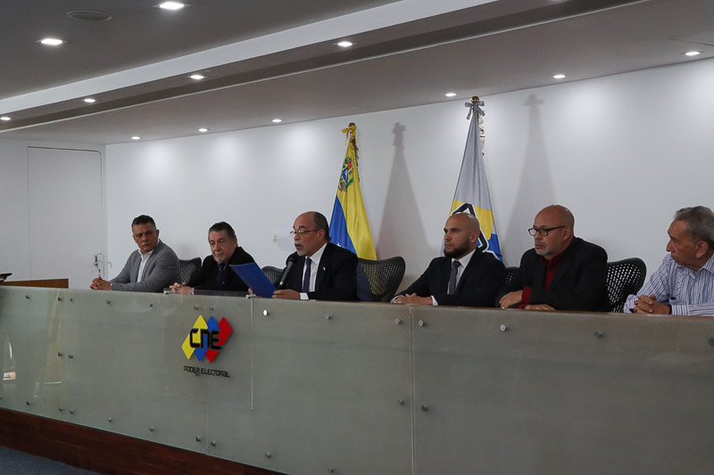 Rectores del CNE renuncian (Mairet Chourio)