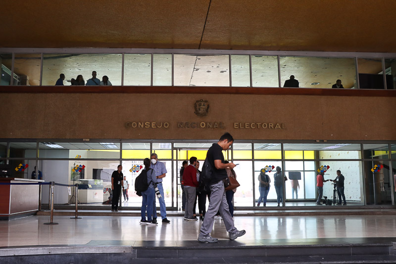 Quiénes son los nuevos rectores del CNE