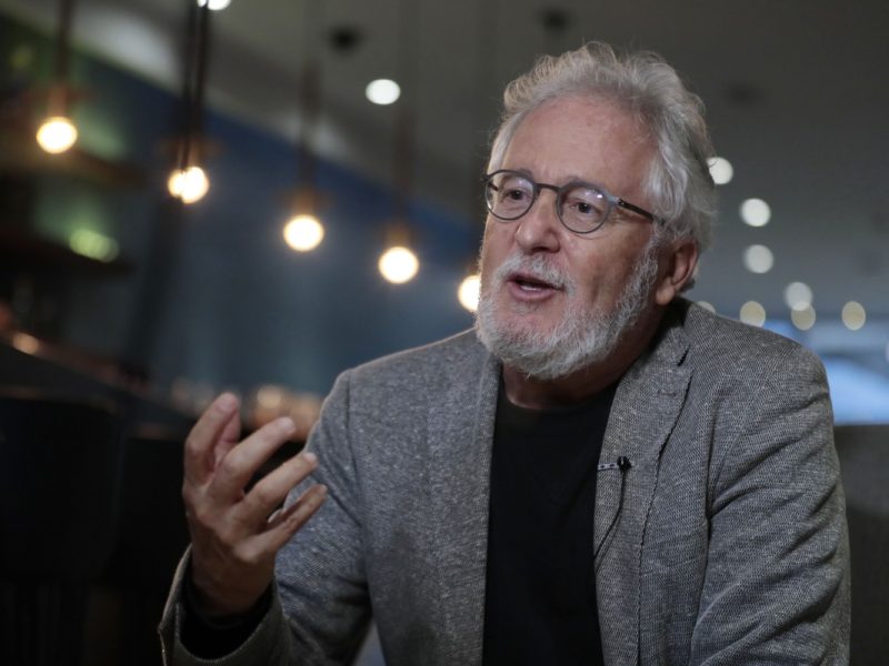 Héctor Abad, excomisionado de paz y periodista colombiana, ilesos tras ataque en Ucrania