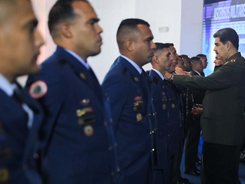 Nicolás Maduro felicita a militares por detectar y derrotar "múltiples conspiraciones"