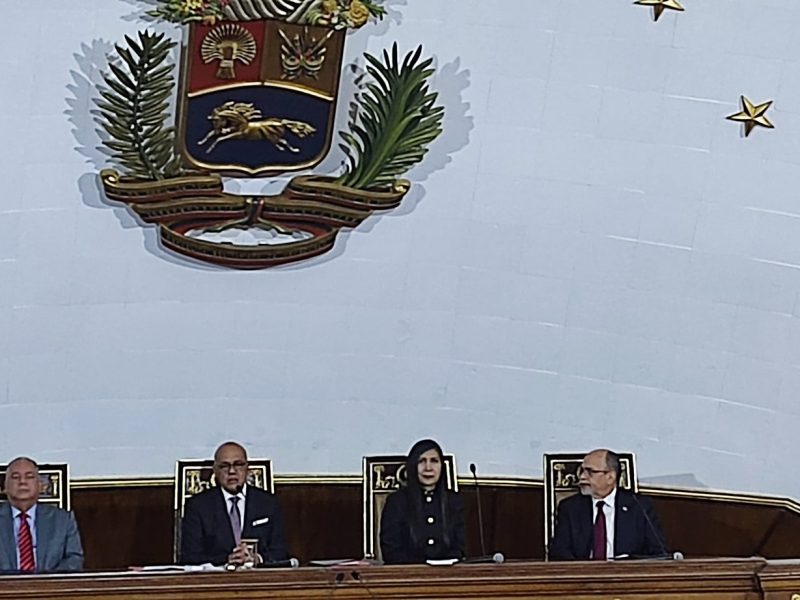Jorge Rodríguez a candidatos a primarias: No merecen libertades que les ofrece la Constitución por «pedir» sanciones