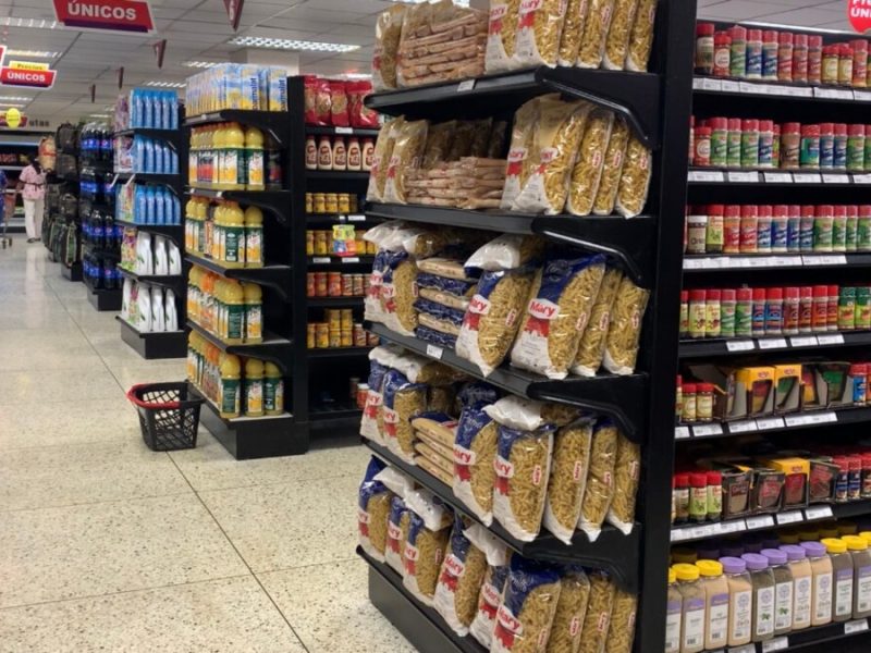 Venezolanos necesitan 118 salarios mínimos para cubrir alimentación, según Cendas-FVM