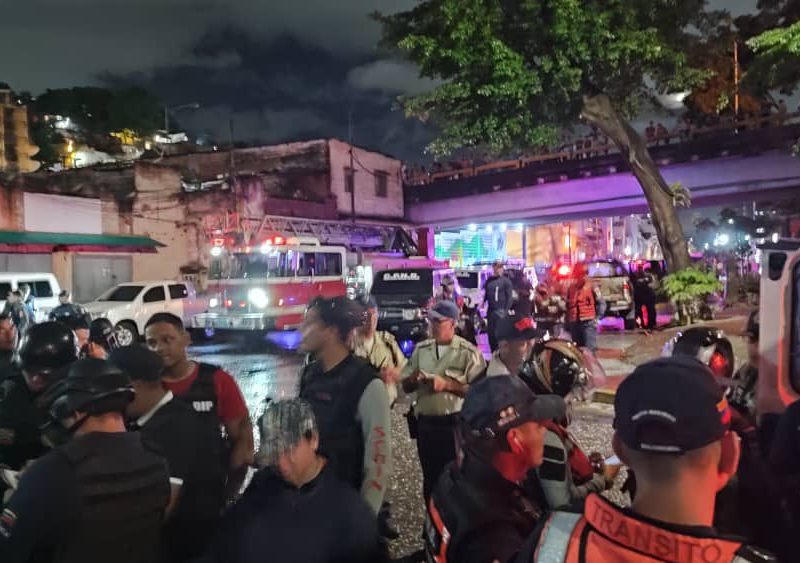 Dos módulos policiales en Caracas sufren ataques con granadas