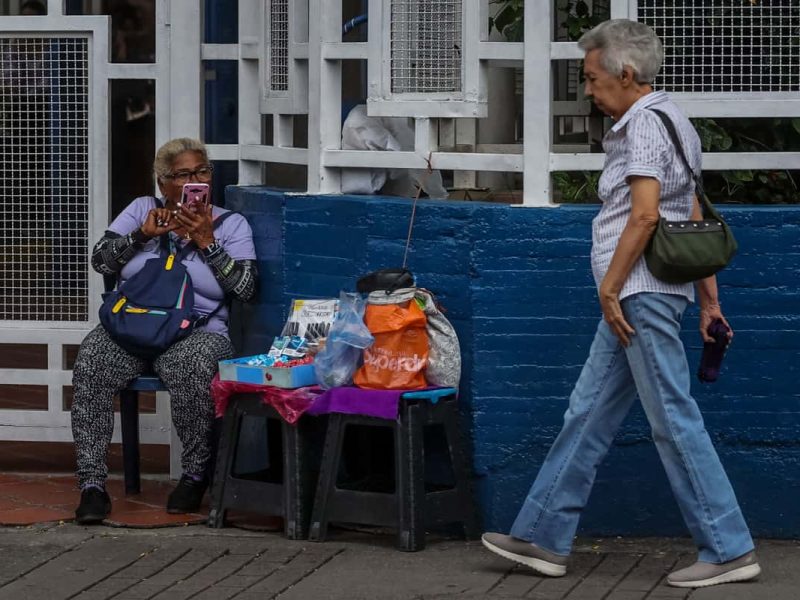 La reinserción laboral de adultos mayores, una opción convertida en necesidad en Venezuela