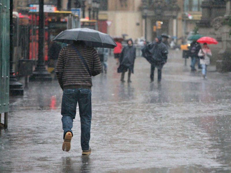 Onda tropical 25 trae más lluvias para Venezuela
