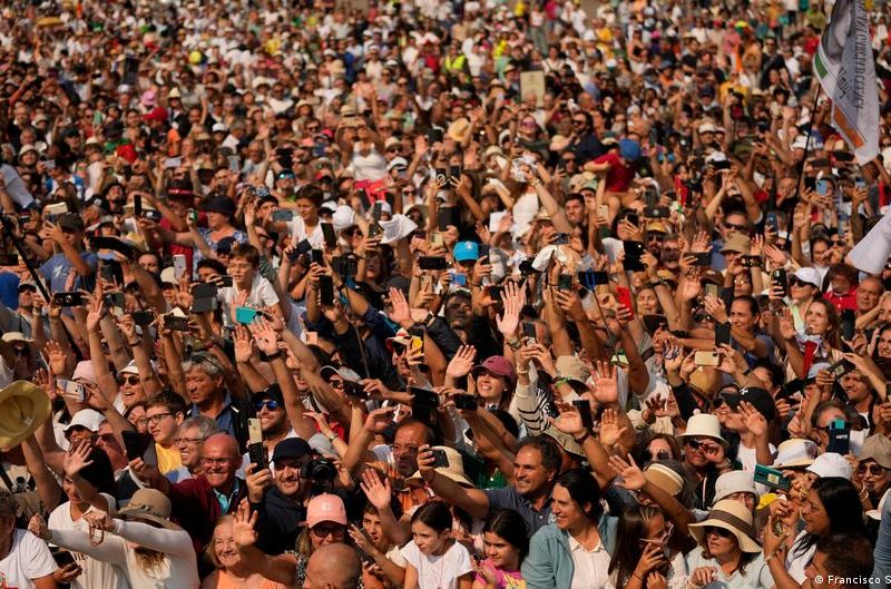 Vigilia con el papa reúne a una marea de 1,5 millones de jóvenes en Lisboa