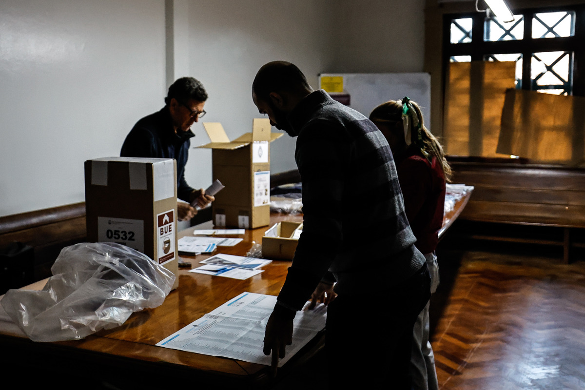 Abren los centros de votación para las elecciones primarias en ...