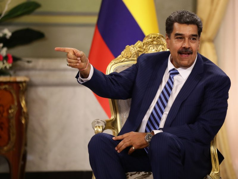 Presidente de Venezuela recibe a nuevos embajadores en el Palacio de Miraflores