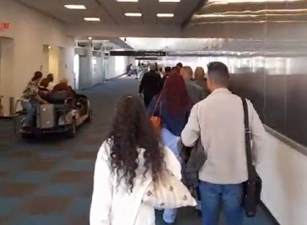 Familia venezolana Parole
