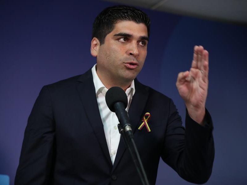 Candidato presidencial ecuatoriano Sonnenholzner denuncia balacera cerca de donde comía