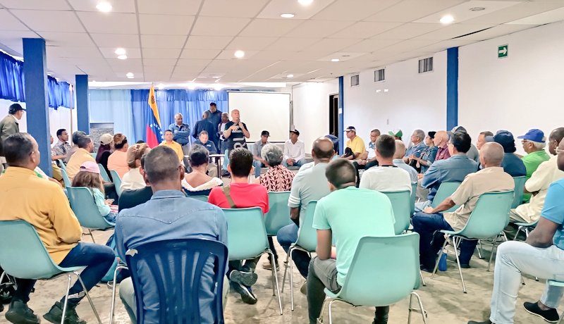 A dos días del inicio de la campaña, candidatos a primarias recorren el país