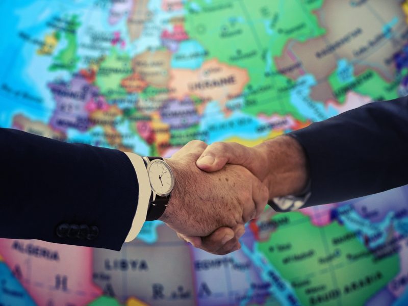 Multipolaridad, Pluricentrismo y pluralismo político