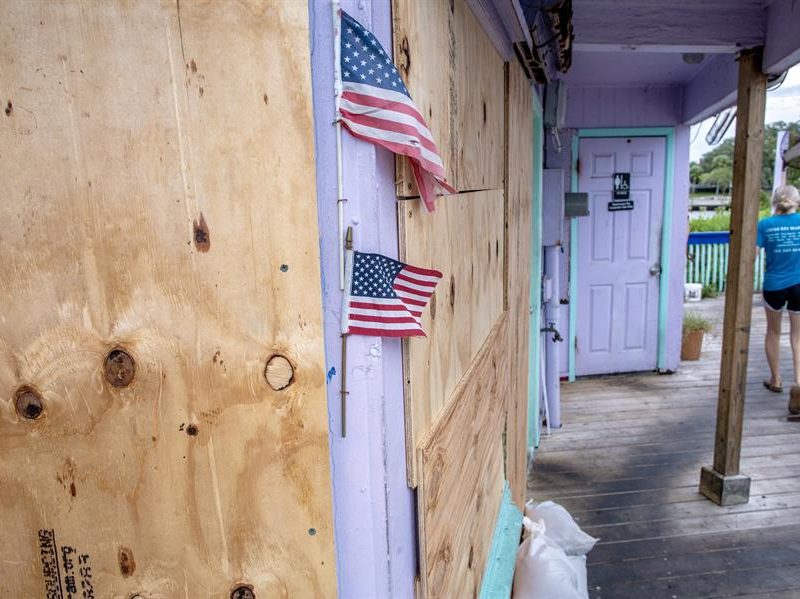 Idalia toca tierra en el noroeste de Florida como un huracán mayor