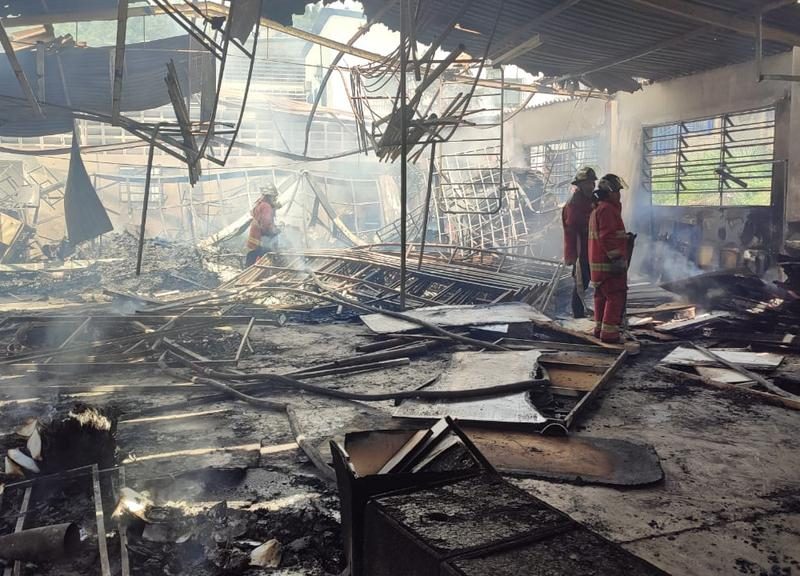 Incendio consumió aserradero en carretera Petare Mariche