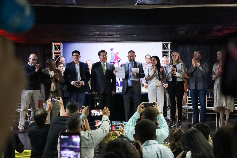 Firma de los candidatos a las primarias al acta del programa mínimo de Gobierno (Mairet Chourio)